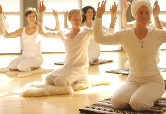 その他 Kundalini Yoga for Wisdom &amp; Self-Mastery: Refining [DVD] [Import] rdzdsi3 The Kundalini Yoga Experience: Bringing Body, Mind, and Spirit